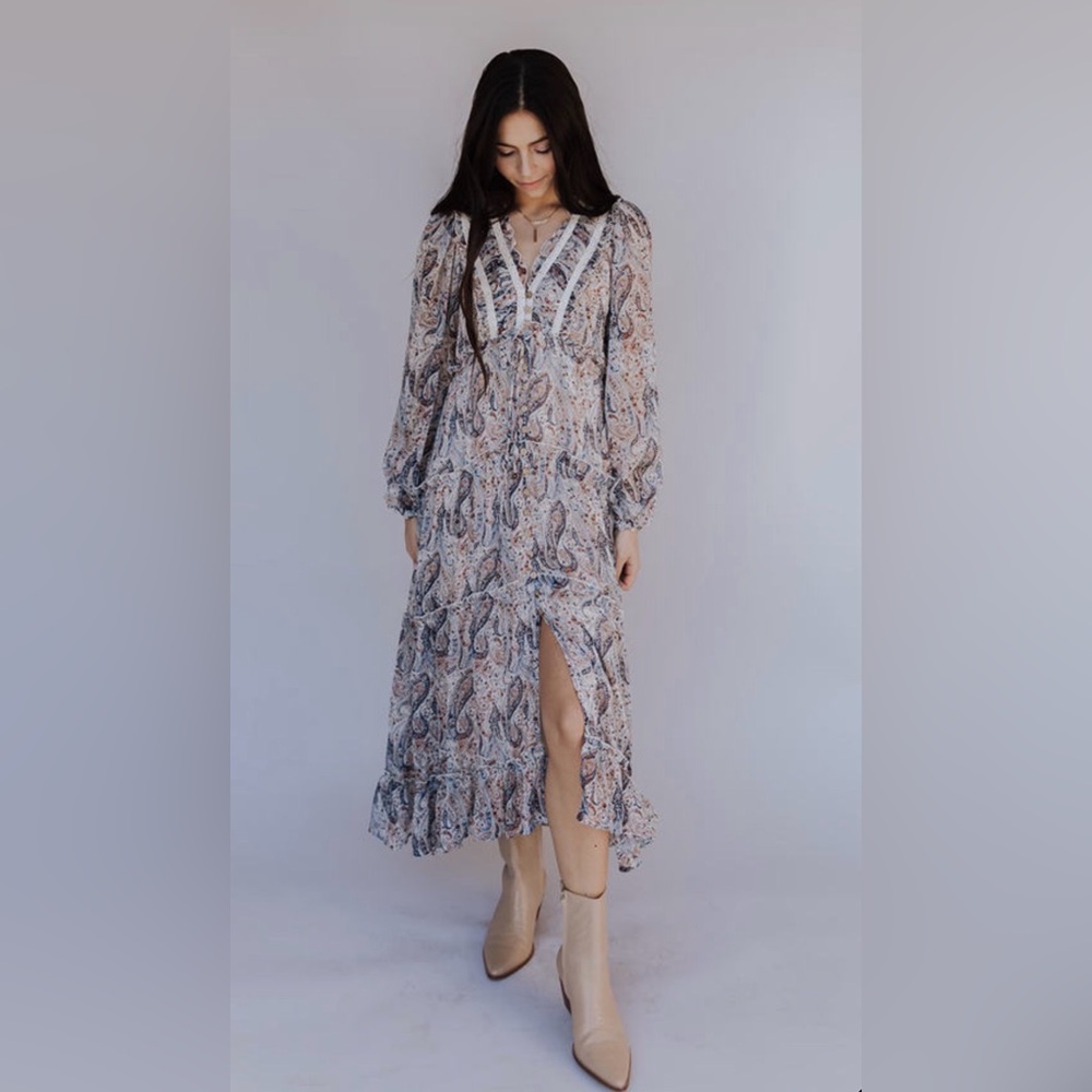 Elegant Paisley Print Maxi Dress